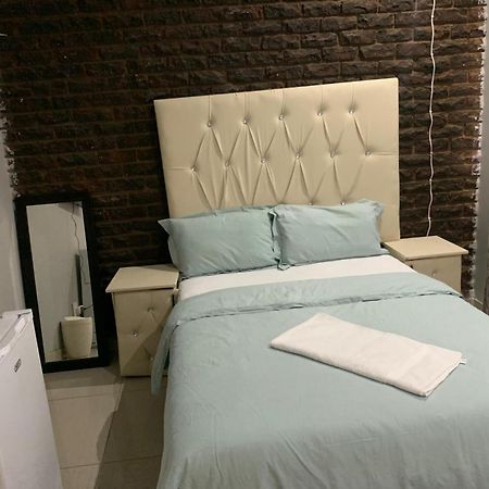 Reitz Guest House Мафикенг Экстерьер фото