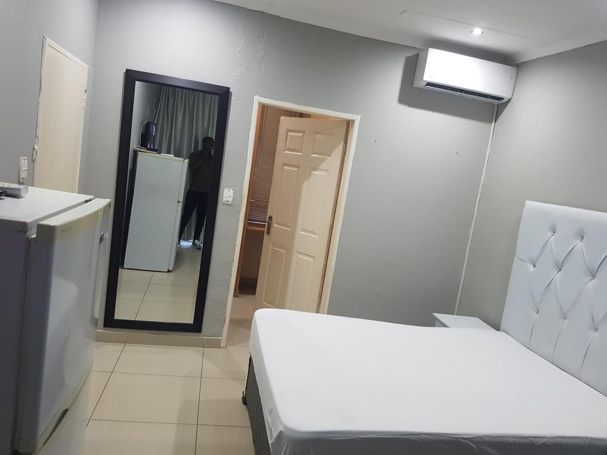 Reitz Guest House Мафикенг Экстерьер фото